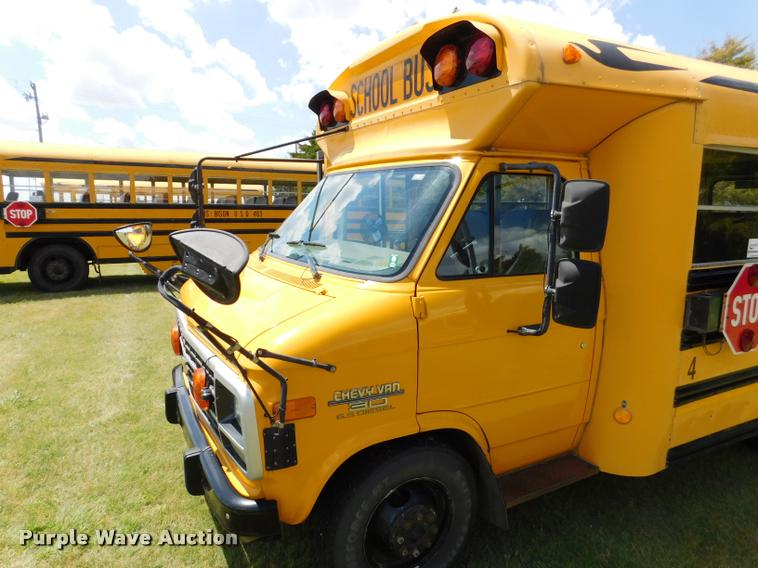 image for item DB9419 1996 Chevrolet G30 Blue Bird school bus