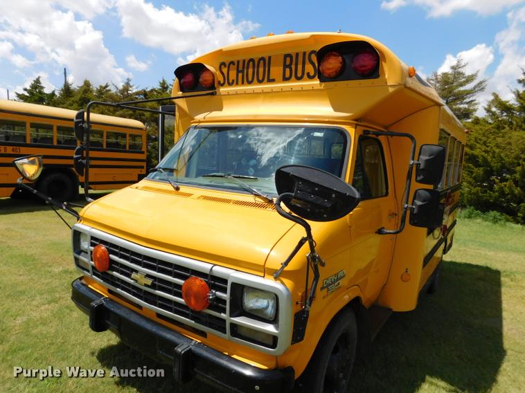image for item DB9419 1996 Chevrolet G30 Blue Bird school bus