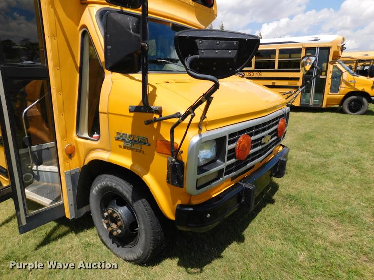 image for item DB9419 1996 Chevrolet G30 Blue Bird school bus