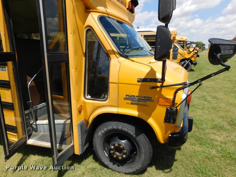 image for item DB9419 1996 Chevrolet G30 Blue Bird school bus