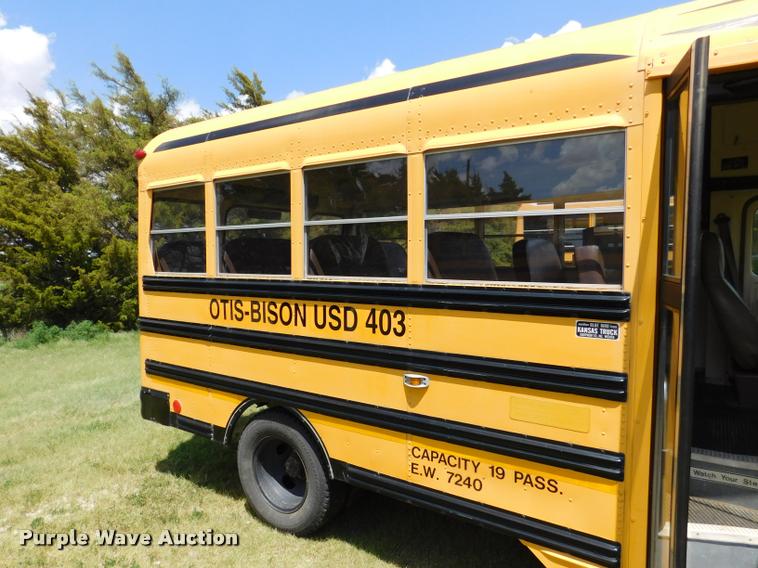 image for item DB9419 1996 Chevrolet G30 Blue Bird school bus