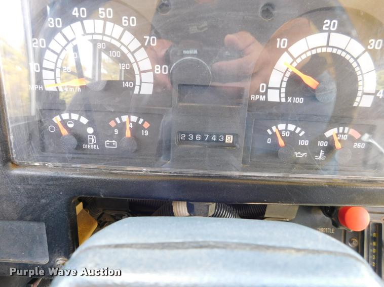 image for item DB9421 1996 Chevrolet B7 Blue Bird school bus