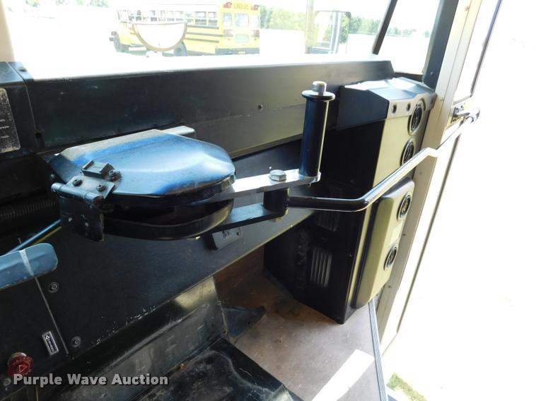 image for item DB9421 1996 Chevrolet B7 Blue Bird school bus