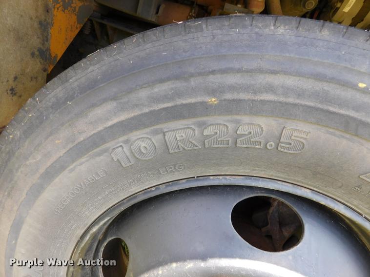 image for item DB9421 1996 Chevrolet B7 Blue Bird school bus