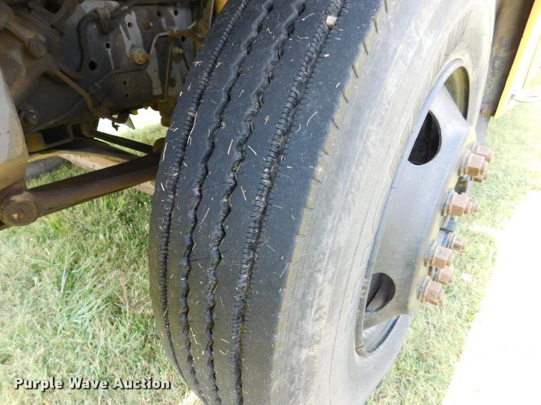 image for item DB9421 1996 Chevrolet B7 Blue Bird school bus