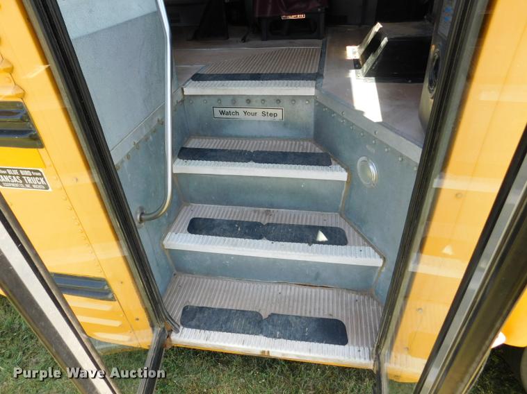 image for item DB9422 2002 Chevrolet B7 Blue Bird school bus