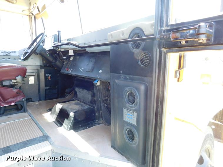 image for item DB9422 2002 Chevrolet B7 Blue Bird school bus