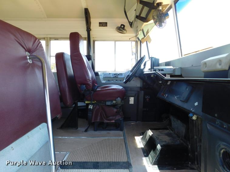 image for item DB9422 2002 Chevrolet B7 Blue Bird school bus