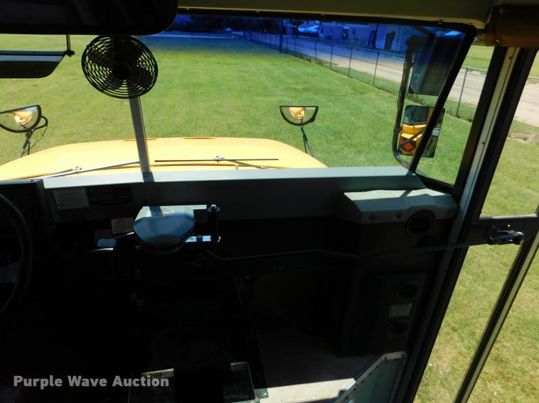 image for item DB9422 2002 Chevrolet B7 Blue Bird school bus