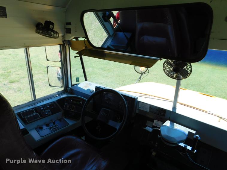 image for item DB9422 2002 Chevrolet B7 Blue Bird school bus