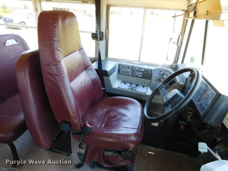 image for item DB9422 2002 Chevrolet B7 Blue Bird school bus