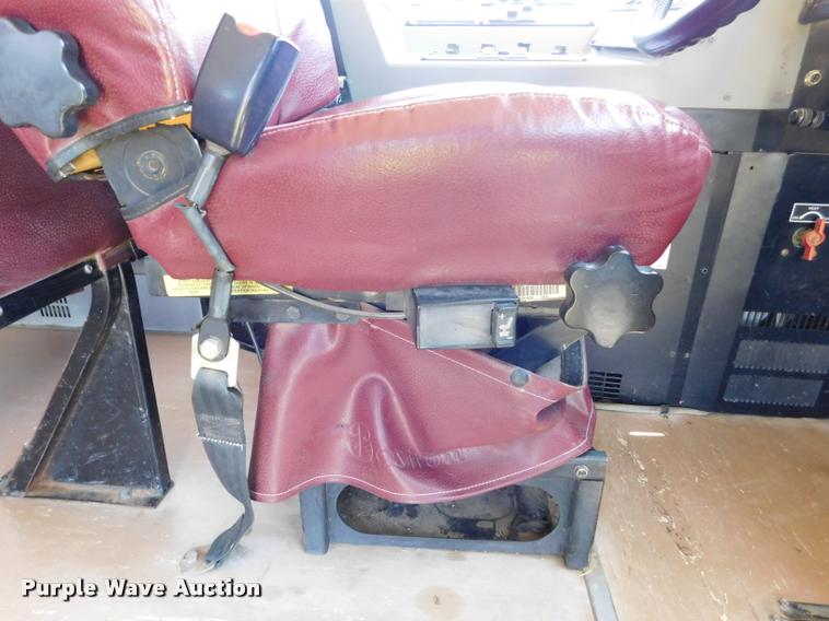 image for item DB9422 2002 Chevrolet B7 Blue Bird school bus