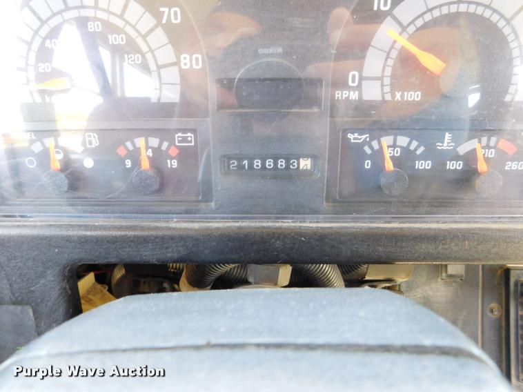 image for item DB9422 2002 Chevrolet B7 Blue Bird school bus