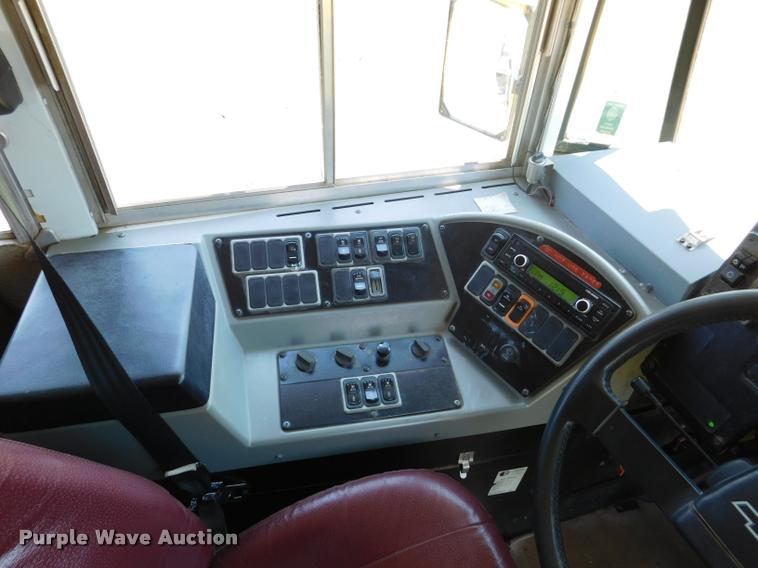 image for item DB9422 2002 Chevrolet B7 Blue Bird school bus