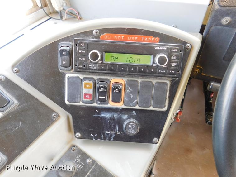 image for item DB9422 2002 Chevrolet B7 Blue Bird school bus