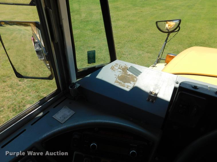 image for item DB9422 2002 Chevrolet B7 Blue Bird school bus