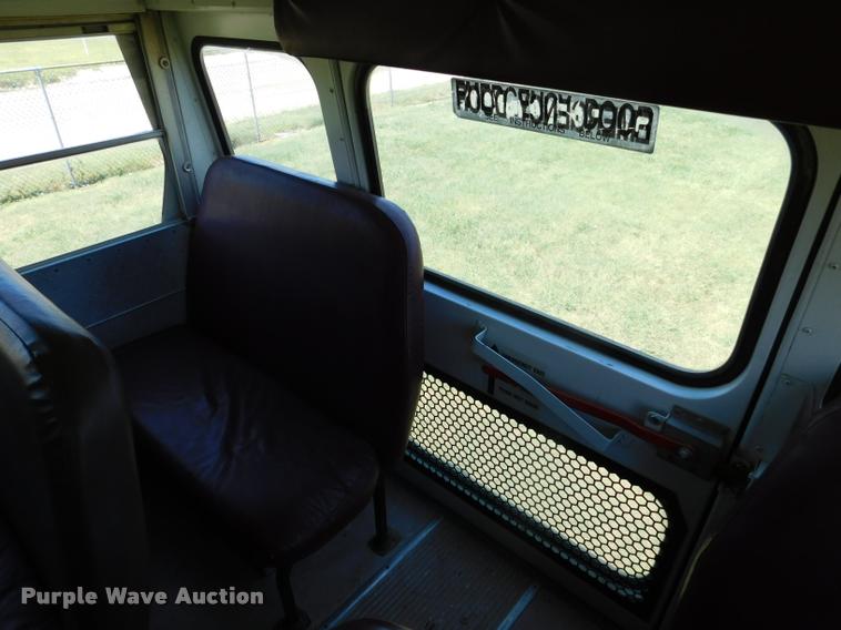 image for item DB9422 2002 Chevrolet B7 Blue Bird school bus