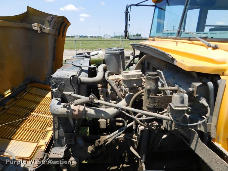 image for item DB9422 2002 Chevrolet B7 Blue Bird school bus