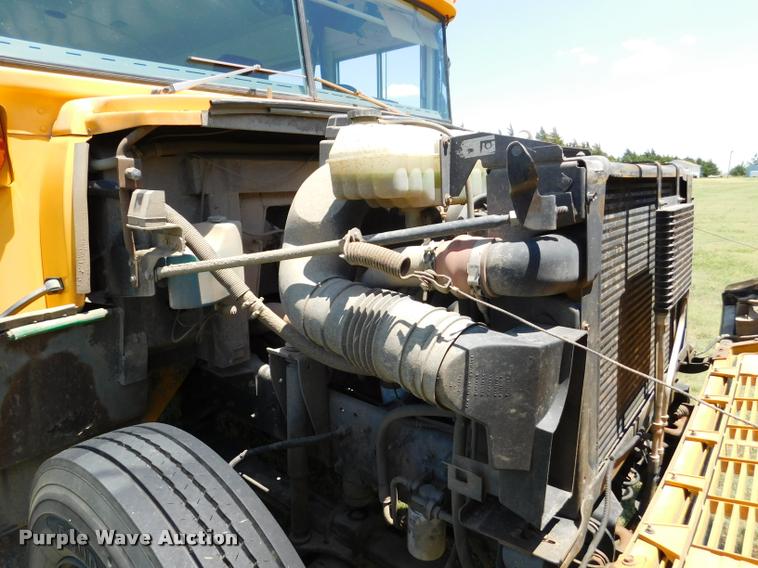 image for item DB9422 2002 Chevrolet B7 Blue Bird school bus