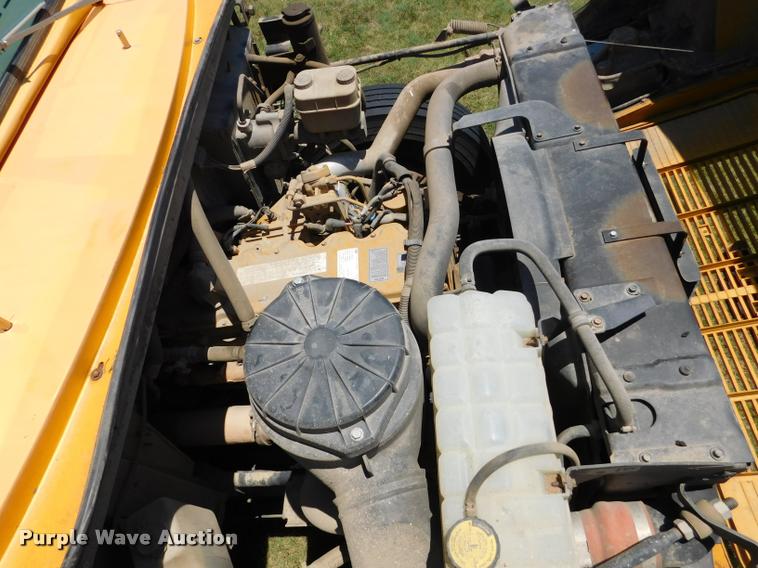 image for item DB9422 2002 Chevrolet B7 Blue Bird school bus