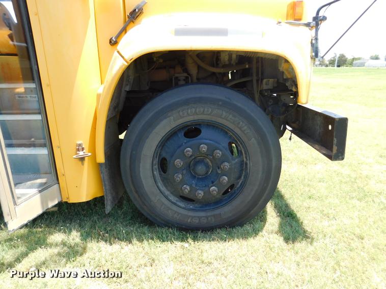 image for item DB9422 2002 Chevrolet B7 Blue Bird school bus