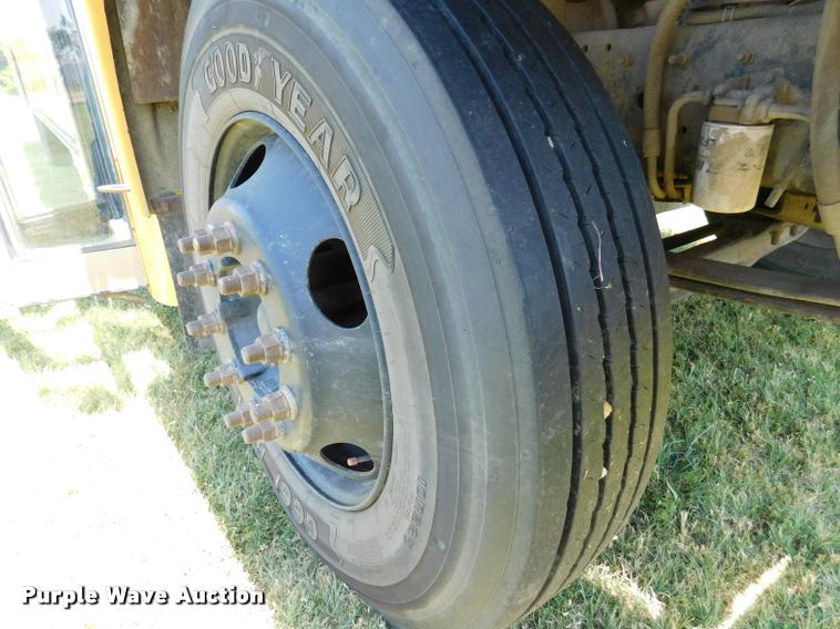 image for item DB9422 2002 Chevrolet B7 Blue Bird school bus