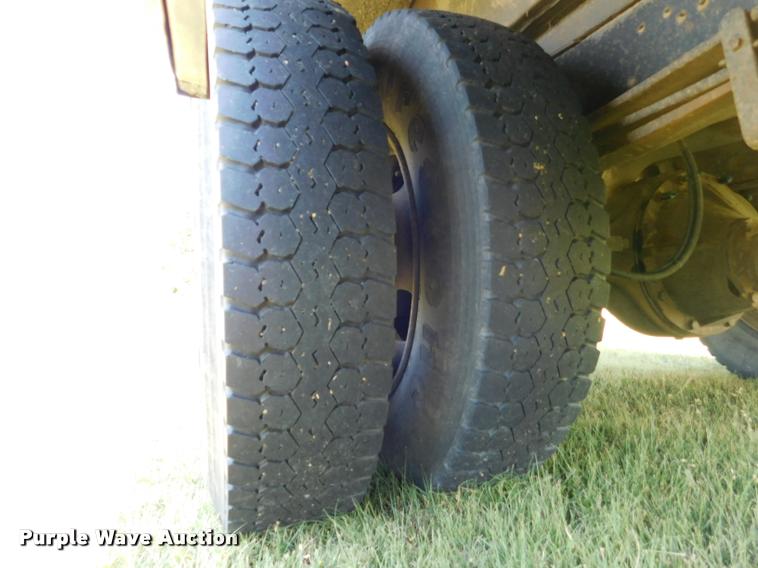 image for item DB9422 2002 Chevrolet B7 Blue Bird school bus