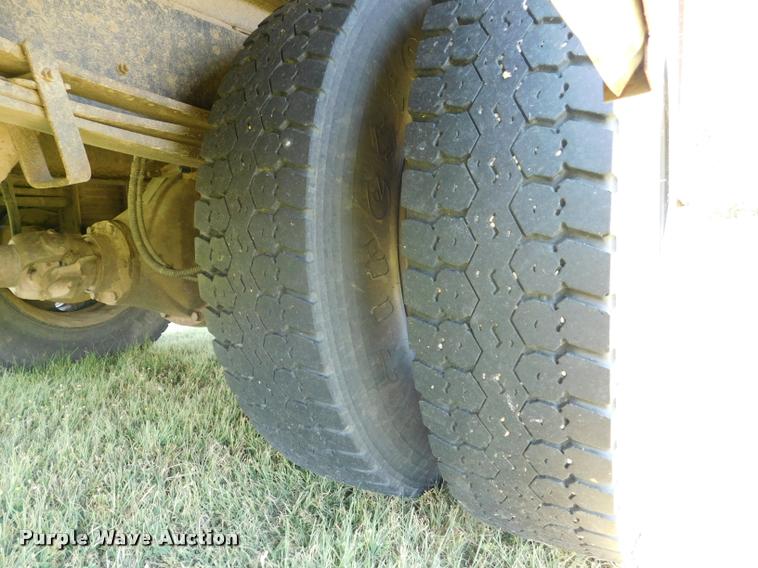 image for item DB9422 2002 Chevrolet B7 Blue Bird school bus