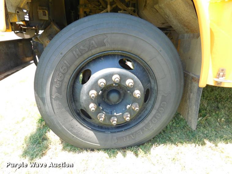 image for item DB9422 2002 Chevrolet B7 Blue Bird school bus