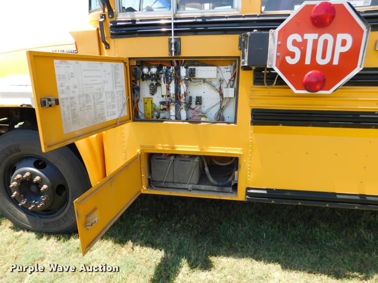 image for item DB9422 2002 Chevrolet B7 Blue Bird school bus