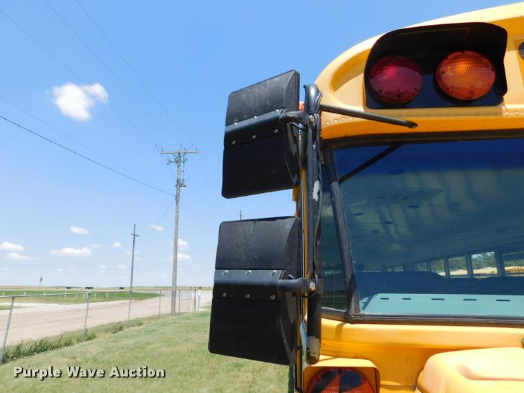 image for item DB9422 2002 Chevrolet B7 Blue Bird school bus