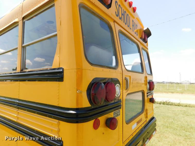 image for item DB9422 2002 Chevrolet B7 Blue Bird school bus