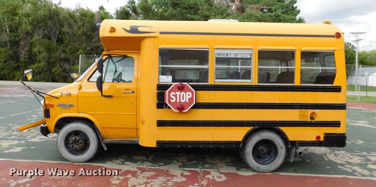 image for item DB9464 1996 Chevrolet G30 school bus