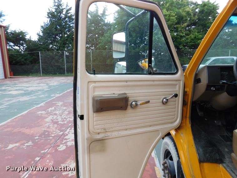 image for item DB9464 1996 Chevrolet G30 school bus