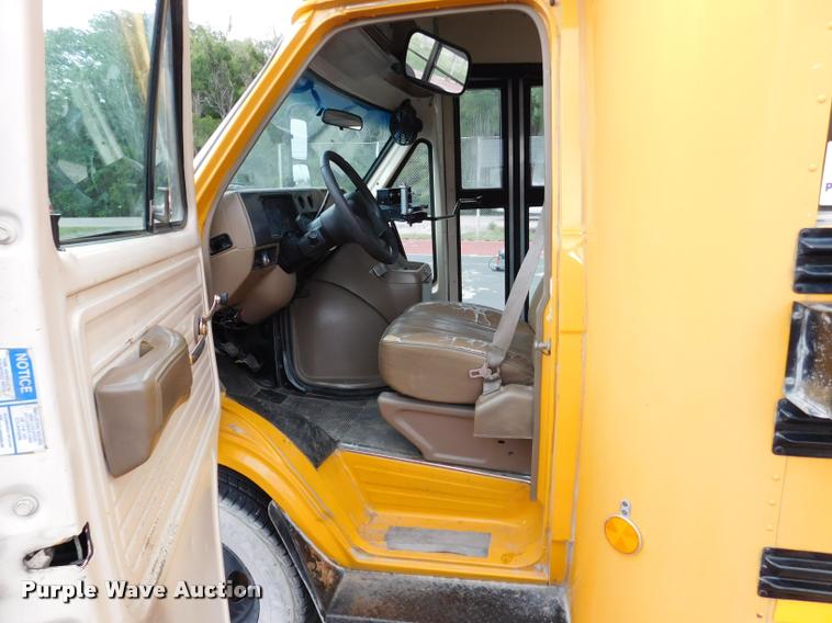 image for item DB9464 1996 Chevrolet G30 school bus