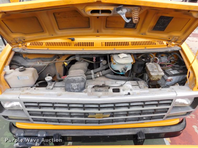 image for item DB9464 1996 Chevrolet G30 school bus