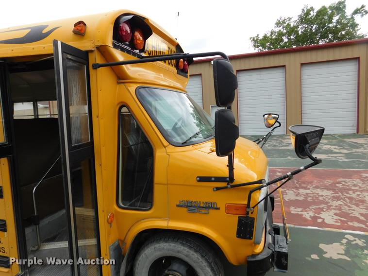 image for item DB9464 1996 Chevrolet G30 school bus