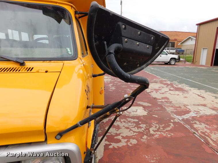 image for item DB9464 1996 Chevrolet G30 school bus