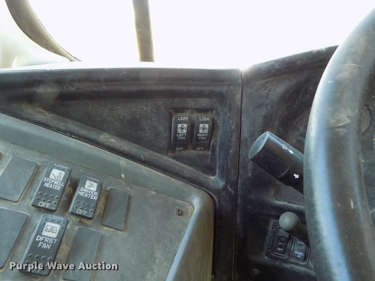 image for item DC7228 2007 International CE school bus