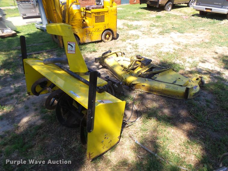 image for item DE9082 Lawn and garden equipment