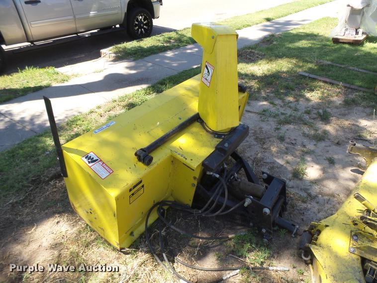 image for item DE9082 Lawn and garden equipment