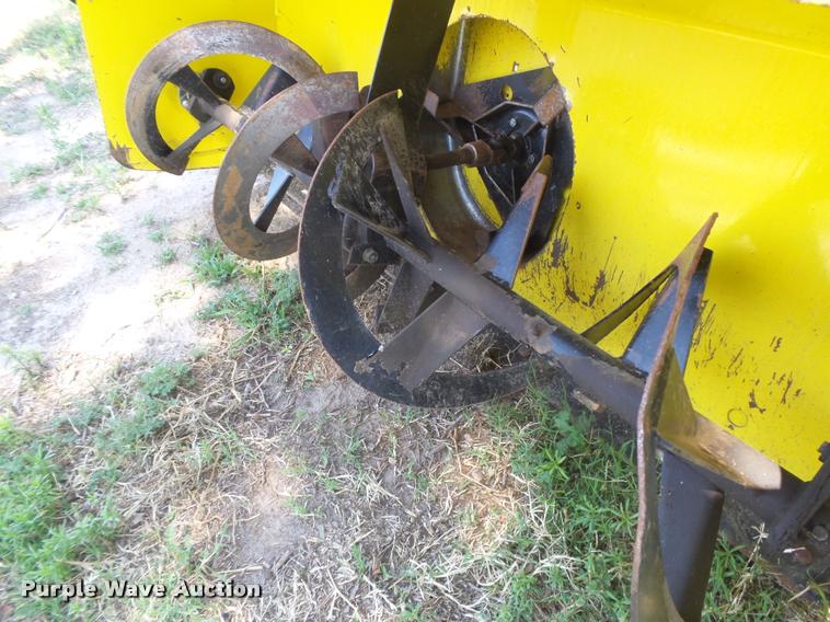 image for item DE9082 Lawn and garden equipment