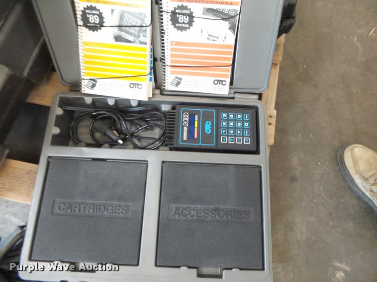 image for item DE9090 Automotive diagnostic equipment and test leads