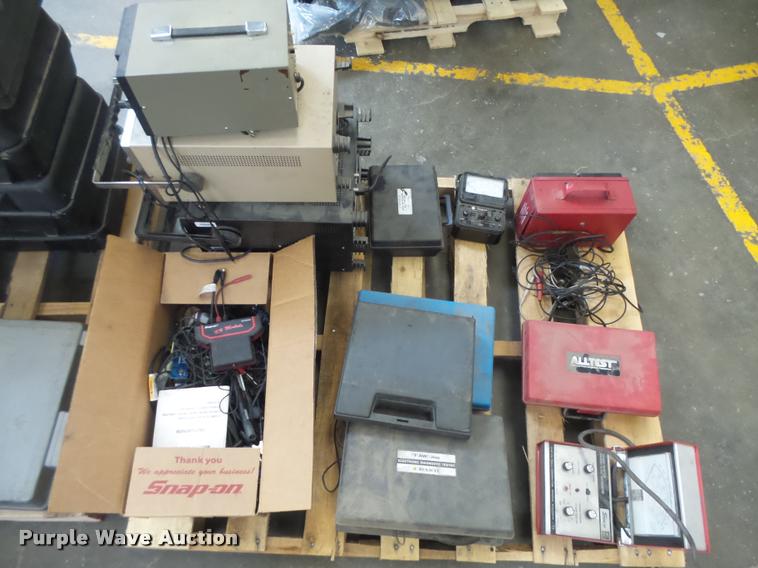 image for item DE9090 Automotive diagnostic equipment and test leads