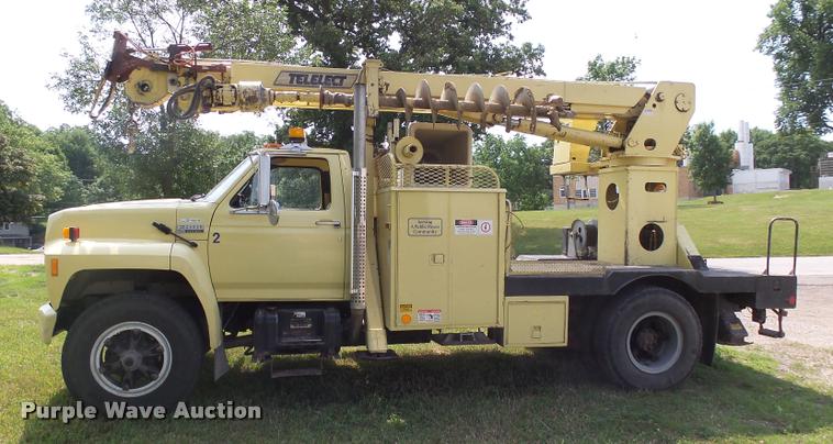 image for item DH9665 1990 Ford F800 digger derrick truck