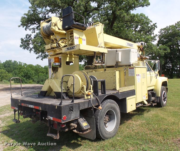 image for item DH9665 1990 Ford F800 digger derrick truck