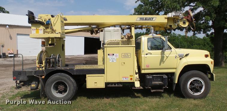 image for item DH9665 1990 Ford F800 digger derrick truck