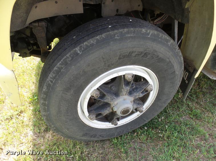 image for item DH9665 1990 Ford F800 digger derrick truck