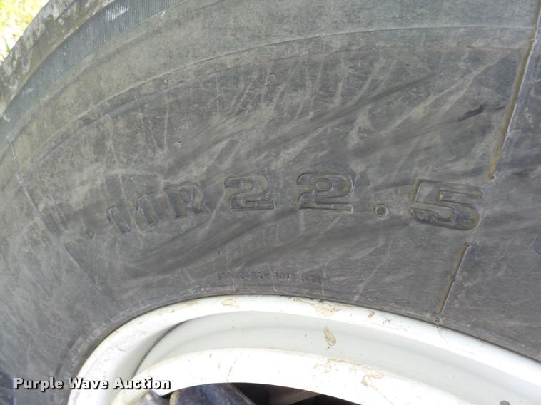 image for item DH9665 1990 Ford F800 digger derrick truck