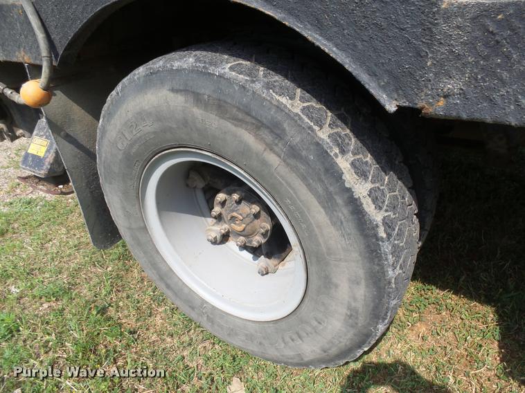 image for item DH9665 1990 Ford F800 digger derrick truck